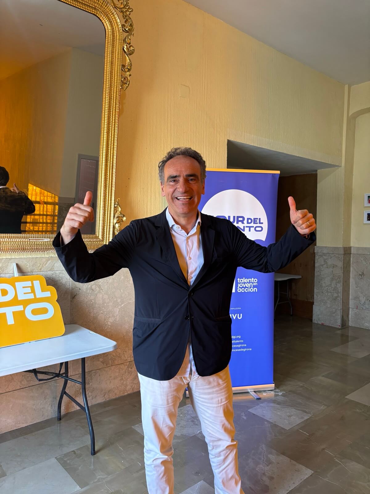 Eduardo Gratacós sonriendo tras una jornada de formación en comunicación